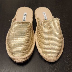 NWT Torrid Gold Espadrilles - Size 8.5